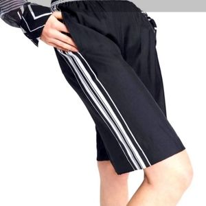 NWT Rag & Bone In Excellent/Mint Condition! womans's XXS black Isadora Short.